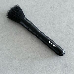 Brand NEW | CHANEL Foundation-Blending Brush N°102